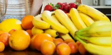 Banane, come impedire che anneriscano? Mai nel cesto con altra frutta e poi c'&egrave; un "trucco" infallibile