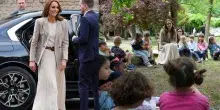 Kate Middleton a Reggio Emilia: il look romantico, l'incontro con i bimbi e la visita in agriturismo (dove preparer&agrave; i tortellini)