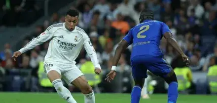 Real Madrid, il Bernabeu fischia Mbapp&eacute;. E lui attacca Arbeloa: &laquo;Mi ha detto che sono la quarta punta&raquo; Poi la replica del tecnico