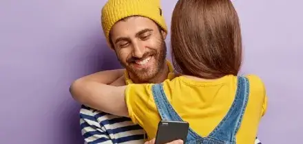 Relazioni extraconiugali, ecco le citt&agrave; dove si tradisce di pi&ugrave;: in provincia boom delle app per trovare un amante