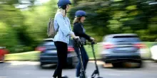 Monopattini elettrici, da domani scatta l'obbligo di targa: multe fino a 400 euro, come richiederla