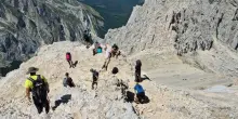 Trovati morti i due escursionisti dispersi in montagna in Friuli: giallo sulla fine di due ventenni stranieri