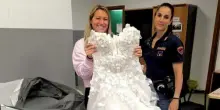 Abito da sposa rubato due giorni prima del matrimonio da sogno sul Lago di Como. La sorpresa per la coppia in questura