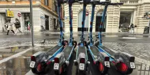 Monopattini elettrici, da oggi obbligo di targa: multe fino a 400 euro