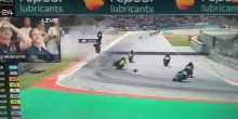 MotoGP, due terribili incidenti a Barcellona: paura per Alex Marquez e Zarco. Coinvolti anche tre italiani