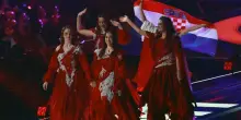 Eurovision, il testo anti-islam delle cantanti croate Lelek: le croci, i simboli rituali e le polemiche