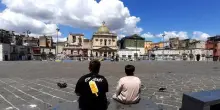 Spari a piazza Mercato la notte dopo la marcia: gambizzato un minore