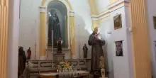 &laquo;San Pio sta piangendo&raquo;, il ?miracolo? nel casertano. La Chiesa: &laquo;Serve cautela&raquo;