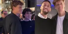 Jannik Sinner, la super festa nel cuore di Roma dopo il trionfo agli Internazionali: la cena di pesce e le foto con gli amici