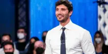 Stefano De Martino, indagato l'uomo che diffuse il video intimo per primo: rischia anche chi con quelle immagini ha creato dei "meme"