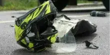 Morto in un incidente il giorno del suo compleanno, Elia Sarzi Braga aveva 23 anni. Lo scambio di moto con l'amico