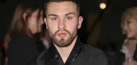 Artem Tkachuk arrestato, l'attore che interpreta Pino 'o pazzo in Mare Fuori: con tre amici danneggiava le auto in sosta a Milano