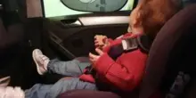 Bimba di 2 anni dimenticata in auto, muore per il caldo: il pap&agrave; pensava di averla portata all'asilo