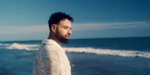 Damiano Sergio: &laquo;Dopo il coming out non &egrave; stato facile ritrovarmi con pap&agrave;, poi la vita lo ha messo alla prova. Canto per combattere la solitudine&raquo;