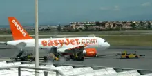 EasyJet, effetto carburanti: rosso di 552 milioni di sterline. Iea: &laquo;Allarme su scorte di petrolio in estate senza accordo con Iran&raquo;