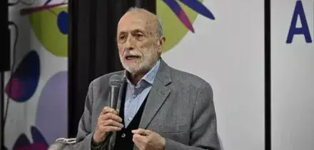Carlo Petrini &egrave; morto, il fondatore di Slow Food e Terra Madre aveva 76 anni: rivoluzion&ograve; il rapporto tra uomo, cibo e natura