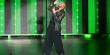 Ricky Martin costretto a interrompere il concerto: un uomo ha spruzzato gas lacrimogeno sul palco. Come sta il cantante