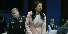 Tulsi Gabbard si &egrave; dimessa, la direttrice dell'Intelligence Usa lascia l'incarico per sostenere il marito malato di cancro. Trump: &laquo;Ci mancher&agrave;&raquo;
