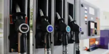 Benzina, nuovo decreto carburanti dal Cdm: proroga taglio delle accise e 200 milioni per l'autotrasporto