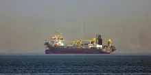 Hormuz, quanto per tornare alla normalit&agrave;? Stop ai flussi anche con lo Stretto libero: petrolio a 90 dollari per una anno