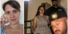 Fratellini abbandonati, la mamma che li ha lasciati bendati nel bosco &egrave; una sessuologa: dopo l'arresto (a 200 km di distanza dai figli) si &egrave; messa a cantare
