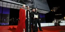 Festival di Cannes 2026, Palma d'Oro a Cristian Mungiu per Fjord. Storico ex aequo per la regia a ?La Bola negra? e ?Fatherland?