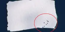 Enorme iceberg alla deriva con container carichi di carburante e rifiuti: si &egrave; staccato da una base in Antartide