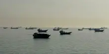 Hormuz, 2.000 navi bloccate: uscita dall'ingorgo tra le mine. E c'&egrave; la paura dei "favoritismi"