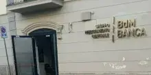 Furto in banca, zero bottino. I ladri scassinano le "roller cash" che la sera si svuotano automaticamente