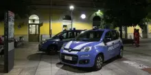 ?Rissa a Milano Certosa, cos&igrave; &egrave; morto Gianluca: l'agguato al binario 6, poi le coltellate. &Egrave; caccia alla gang