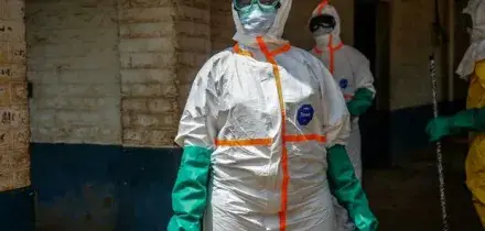 Ebola, chirurga rientra in Italia dopo il contatto con pazienti infetti in Congo: scatta la quarantena allo Spallanzani