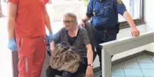 Vagava sui binari all?arrivo del treno: anziana con Alzheimer salvata da una guardia