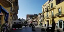 Incidente a Poggiomarino, moto si schianta contro un palo: morto ragazzo di 22 anni