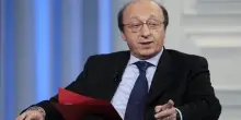 Follia ai funerali della moglie di Luciano Moggi: giovane aggredisce il parroco