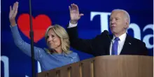Jill Biden rompe il silenzio: &laquo;Temevo che mio marito Joe stesse avendo un ictus. Mi chiese se avesse fatto un casino, gli sussurrai di s&igrave;&raquo;