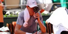 Sinner, medici Sima: &laquo;Da crampi a sincopi, cos&igrave; colpisce il caldo sul campo&raquo;. E criticano ?gli organizzatori del Roland Garros