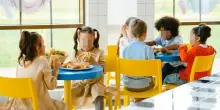 Bambini di 4 e 5 anni umiliati, strattonati e chiusi in aula: maestra d?asilo a processo
