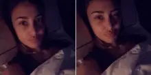 Belen Rodriguez torna sui social dopo il ricovero: il video a letto tra le lenzuola e il messaggio nascosto