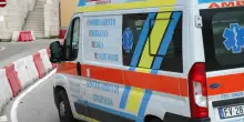Incidente a San Cipriano Picentino, due giovani incastrati sotto un'auto: ricoverati in codice rosso