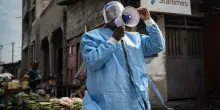 Ebola, in Italia scatta l'obbligo di dichiarazione per chi proviene da Congo e Uganda
