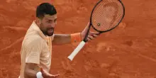 Djokovic litiga col cameramen: &laquo;Vuoi venire ancora pi&ugrave; vicino alla mia faccia?&raquo;. Cosa &egrave; successo contro Fonseca al Roland Garros