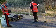 Incidente a Capaccio Paestum, impatto fatale con lo scooter: morti due giovani