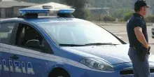 Auto in fuga dalla polizia investe due ragazzine a Ostia, ferite e portate in ospedale
