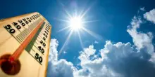 Caldo record? Ecco come difendersi dall'afa senza condizionatore: i 4 trucchi naturali per rinfrescare la casa