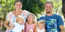 Famiglia nel bosco, mamma Catherine: &laquo;Nathan si dichiar&ograve; dopo 8 mesi, siamo rimasti in Italia per i bambini. Vogliono tornare a casa&raquo;