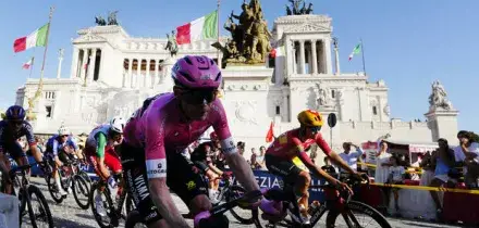 Vingegaard vince il Giro d'Italia. A Jonathan Milan l'ultima tappa a Roma