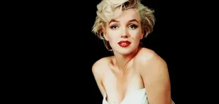 Marilyn Monroe, i 100 anni del mito: la "bambina" infelice che ha conquistato l'eternit&agrave;. La madre schizofrenica, l'orfanotrofio e gli amori