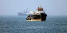 Tir sulle strade del deserto per bypassare Hormuz