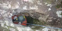 Speleologo incastrato in una grotta a 120 metri di profondit&agrave;, come lo hanno salvato: un masso di 200 chili gli bloccava la gamba, 53 tecnici per estrarlo vivo