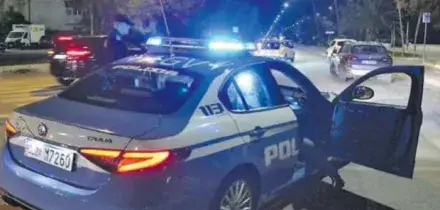 Roma, lite mentre butta l'immondizia: ucciso a coltellate da un 18enne colombiano (poi arrestato). Giallo all'Aurelio